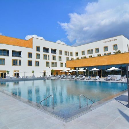 Mk Hotel Tirana Rinas المظهر الخارجي الصورة The hotel's swimming pool