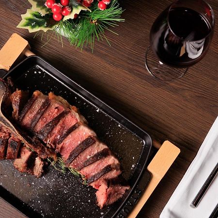 Mk Hotel Tirana Rinas المظهر الخارجي الصورة A steak