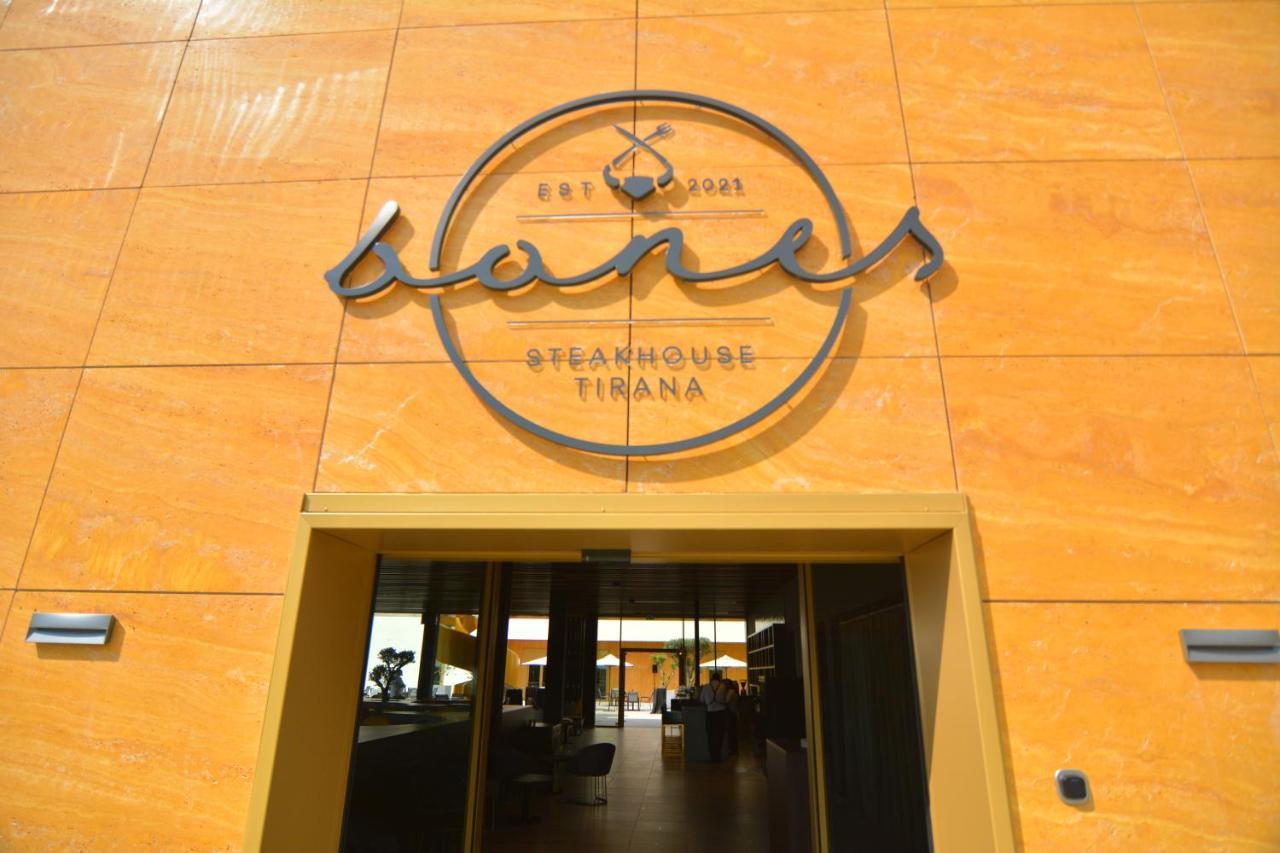 Mk Hotel Tirana Rinas المظهر الخارجي الصورة Entrance of the restaurant