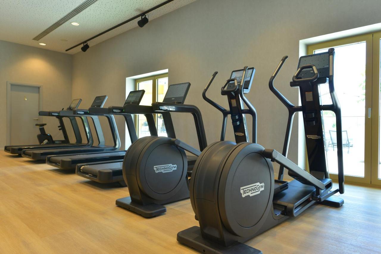 Mk Hotel Tirana Rinas المظهر الخارجي الصورة Elliptical cross trainer