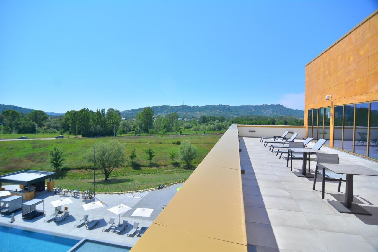 Mk Hotel Tirana Rinas المظهر الخارجي الصورة View from the rooftop