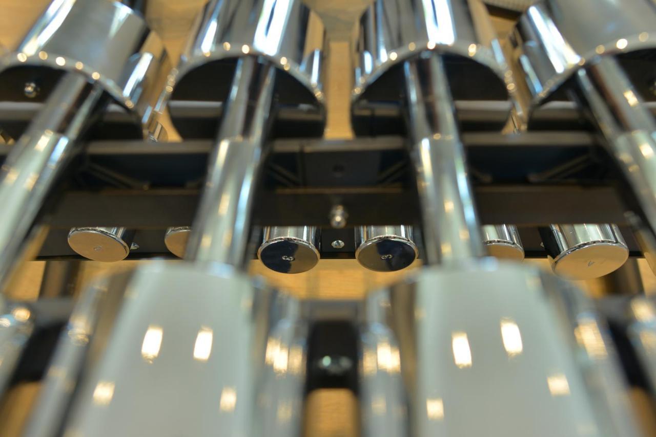 Mk Hotel Tirana Rinas المظهر الخارجي الصورة The pipes of a pipe organ
