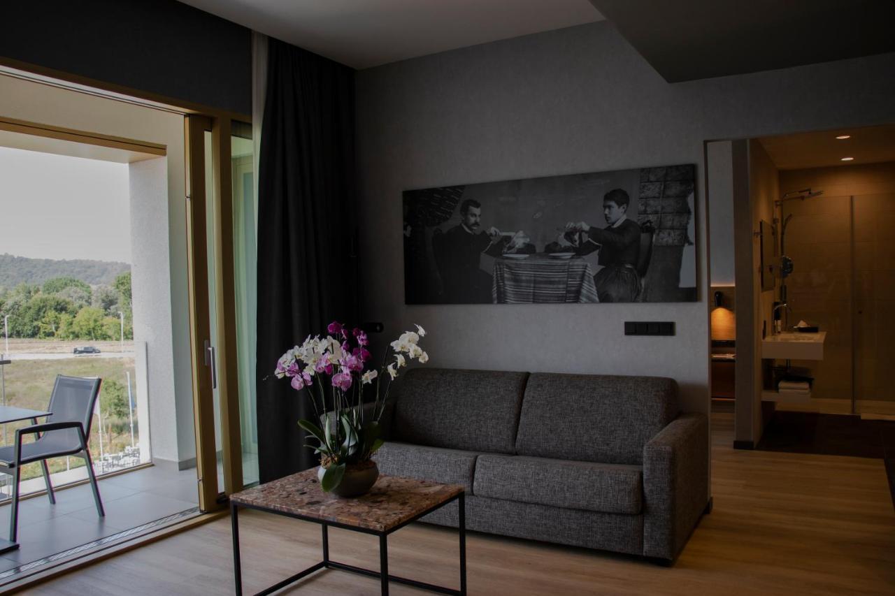Mk Hotel Tirana Rinas المظهر الخارجي الصورة A room at the Hotel