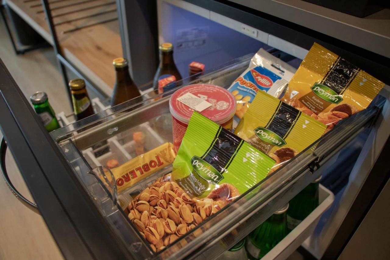 Mk Hotel Tirana Rinas المظهر الخارجي الصورة A drawer in a refrigerator