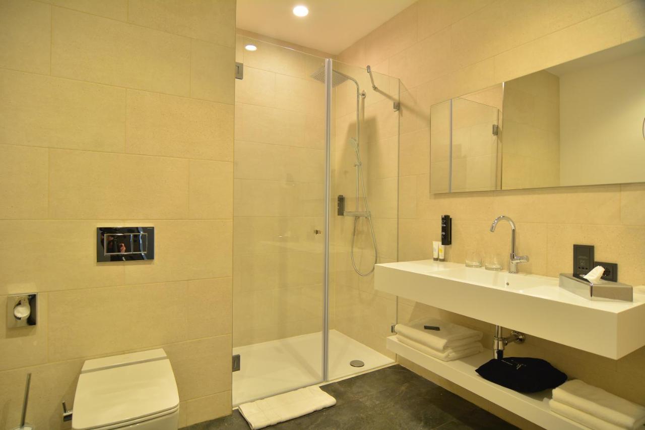 Mk Hotel Tirana Rinas المظهر الخارجي الصورة A shower enclosure