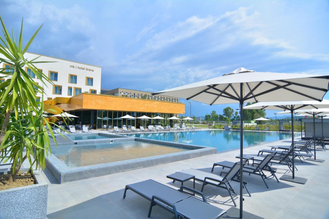 Mk Hotel Tirana Rinas المظهر الخارجي الصورة The swimming pool at the hotel