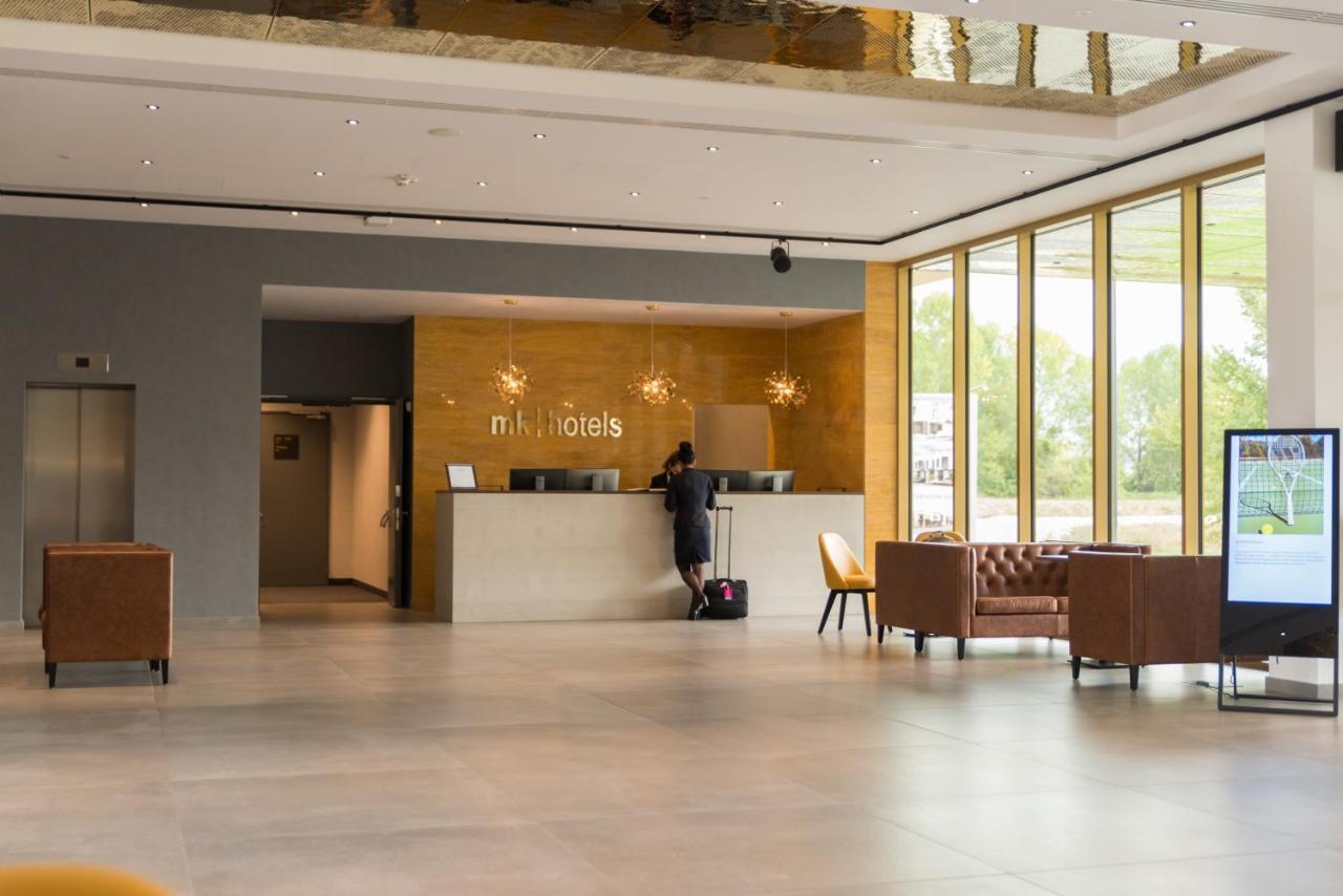 Mk Hotel Tirana Rinas المظهر الخارجي الصورة Lobby of M Hotel