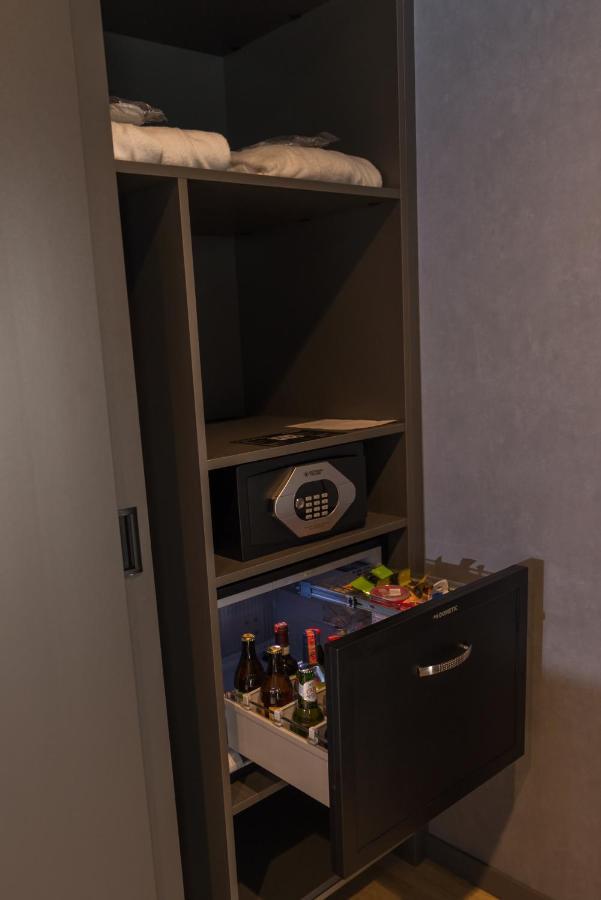 Mk Hotel Tirana Rinas المظهر الخارجي الصورة A hotel safe