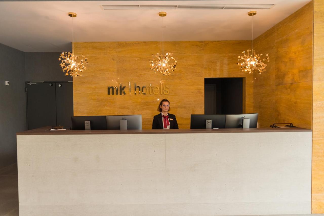 Mk Hotel Tirana Rinas المظهر الخارجي الصورة Reception desk at a hotel