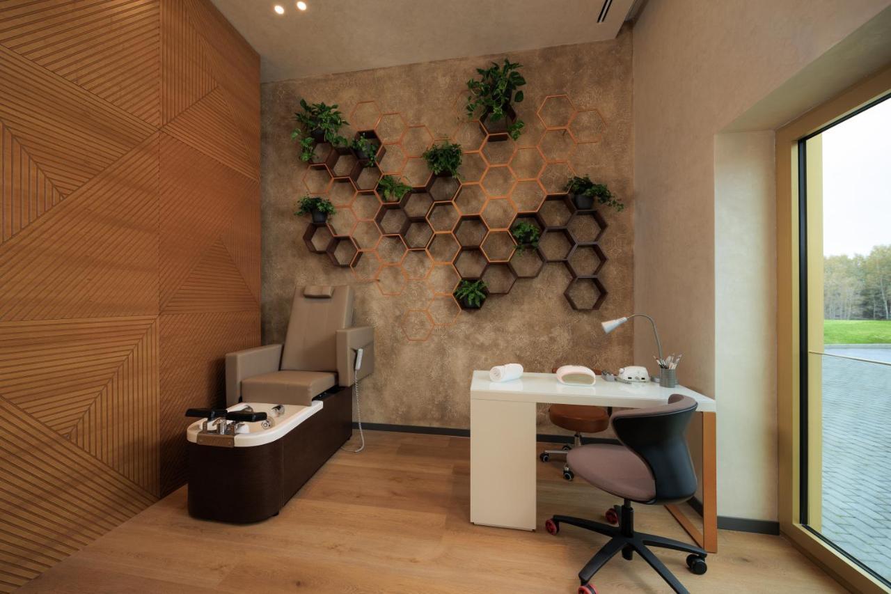 Mk Hotel Tirana Rinas المظهر الخارجي الصورة A doctor's office