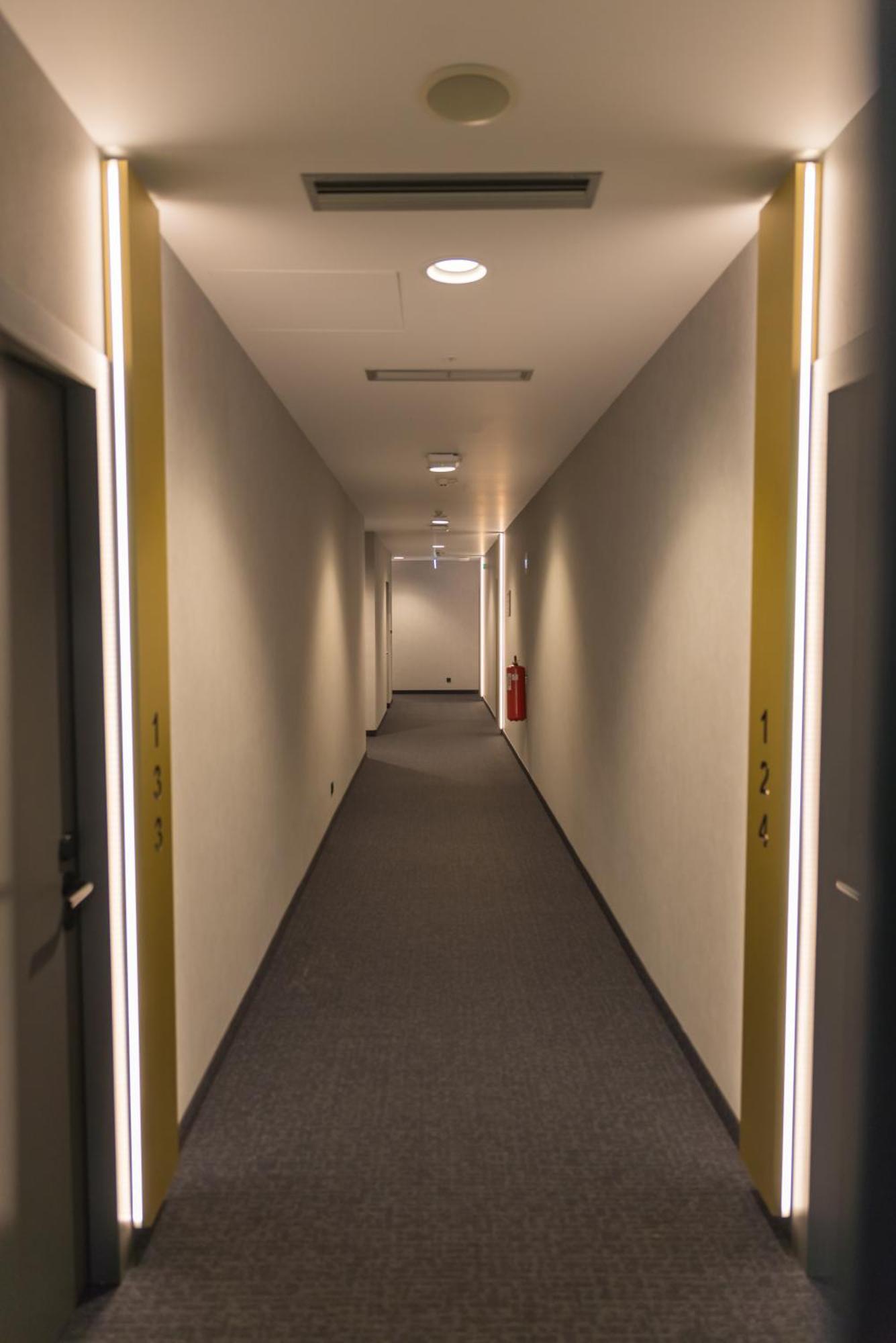 Mk Hotel Tirana Rinas المظهر الخارجي الصورة A corridor in the new building