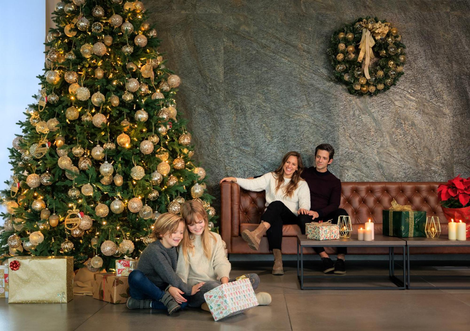Mk Hotel Tirana Rinas المظهر الخارجي الصورة The 2019 Christmas tree at the Four Seasons Hotel