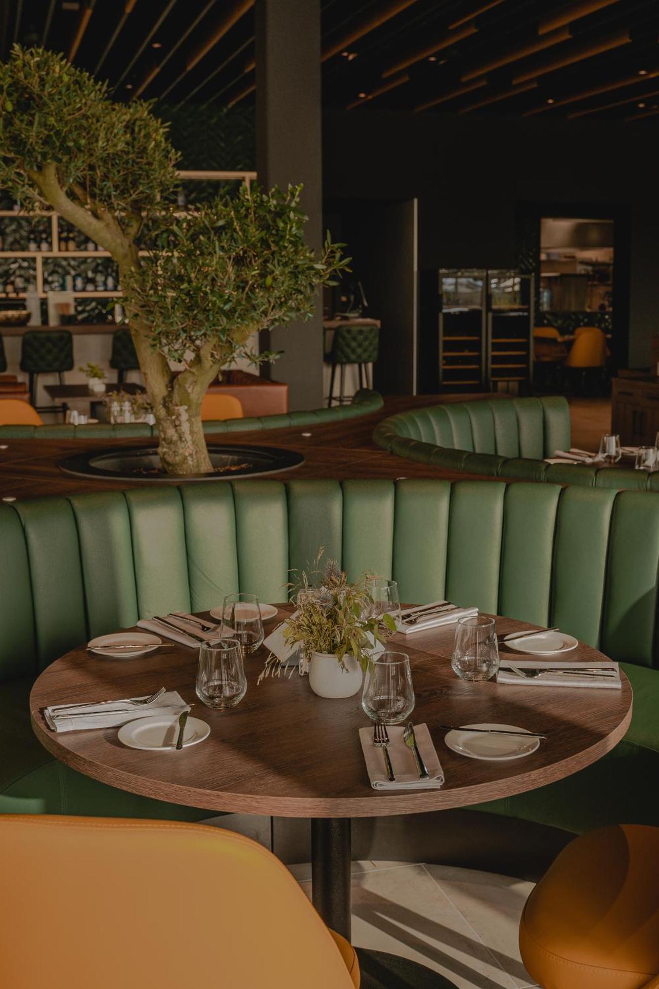 Mk Hotel Tirana Rinas المظهر الخارجي الصورة Interior of the restaurant